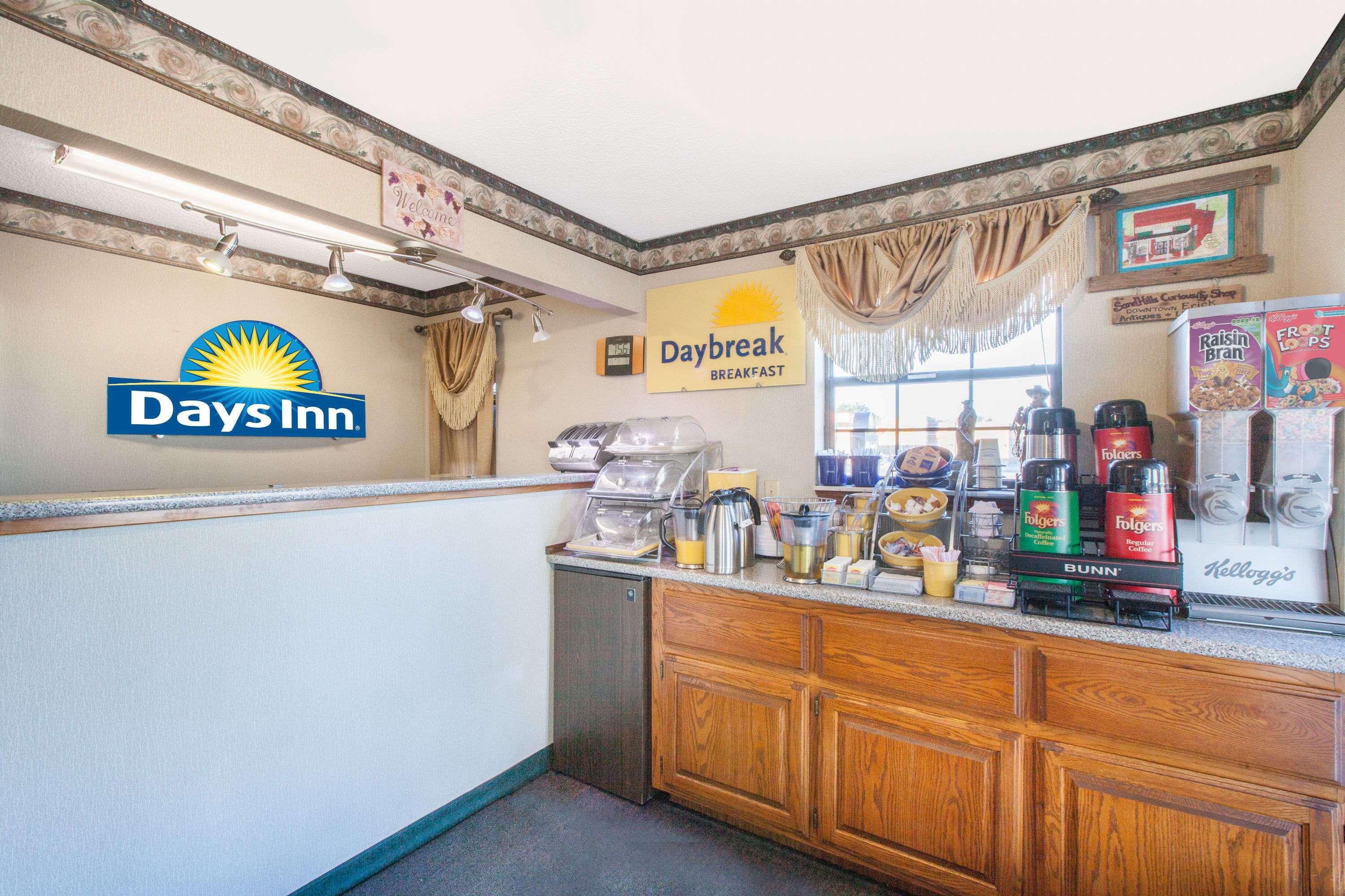 Days Inn By Wyndham Erick Экстерьер фото
