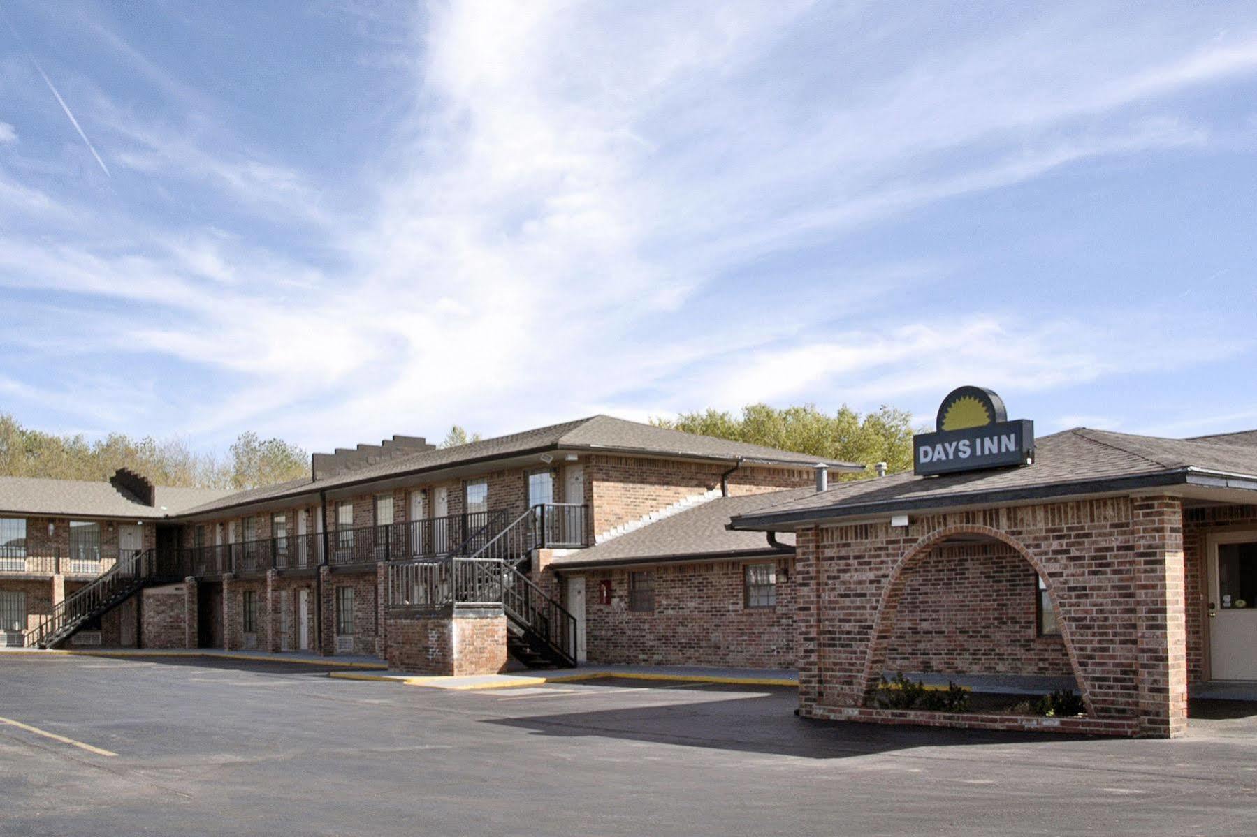Days Inn By Wyndham Erick Экстерьер фото